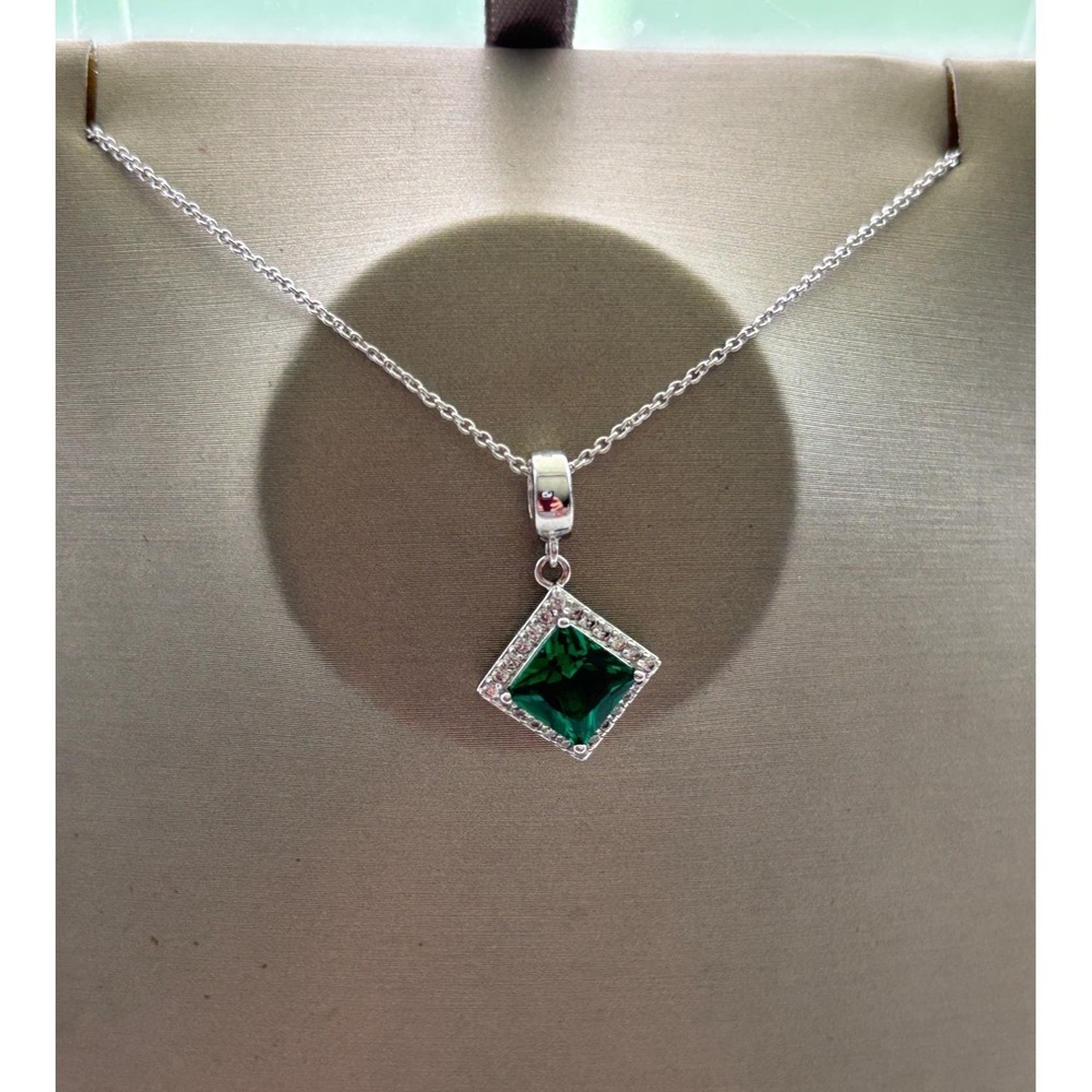 Necklace Silver Tone Emerald Green Square Pendant Lobster Clasp New with Tags